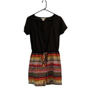 Lucky & Coco Women’s Button Up Romper W/Pockets Size Medium Black/Tribal Pattern